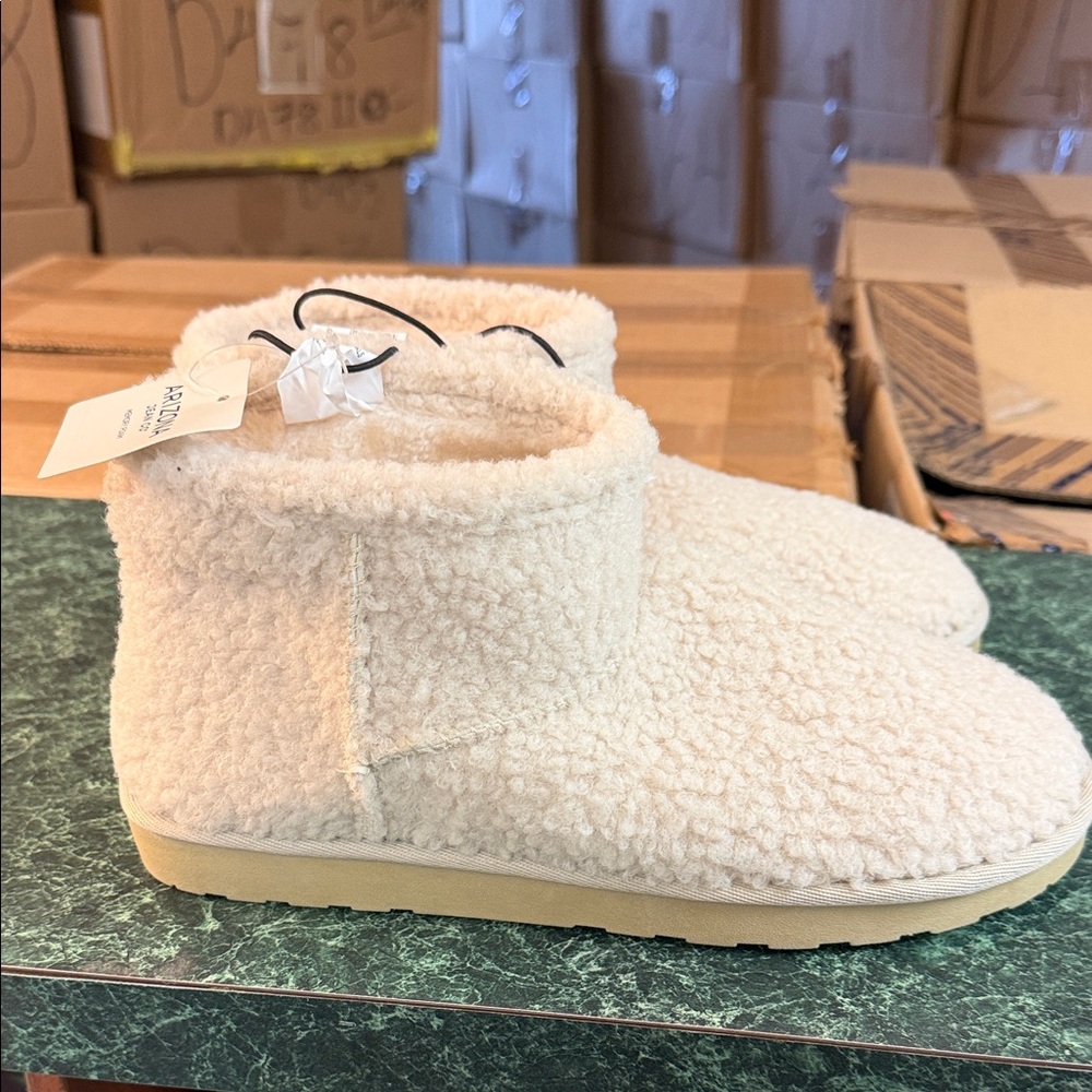 Arizona Jean Company Cream Sherpa Ankle Booties - Picture 2 of 4